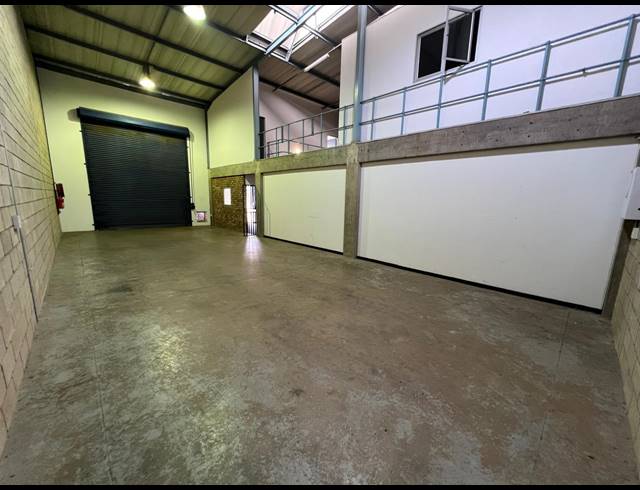 271M² WAREHOUSE TO LET IN STRIJDOMPARK